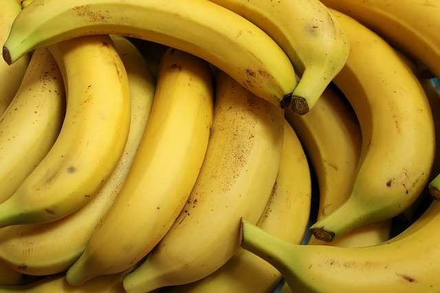 žluté zralé banány.jpg