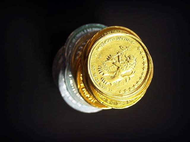 lesklé mince, zlato, věž