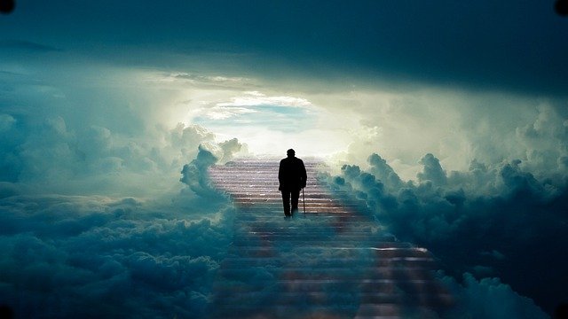 muž na schodech do nebes